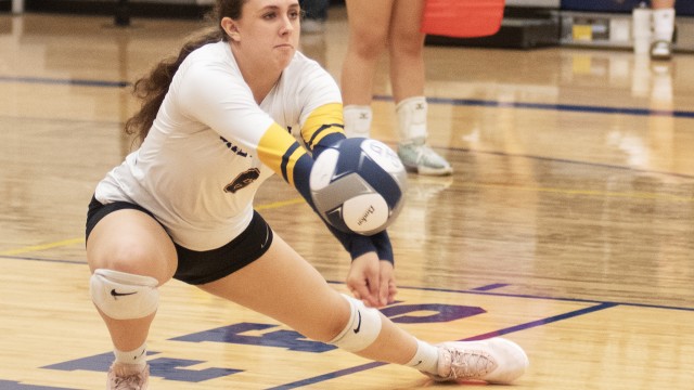 Libero Brooklyn Allen is quick to the pass playing Big Piney in Buff Gym Friday. Avery Howe